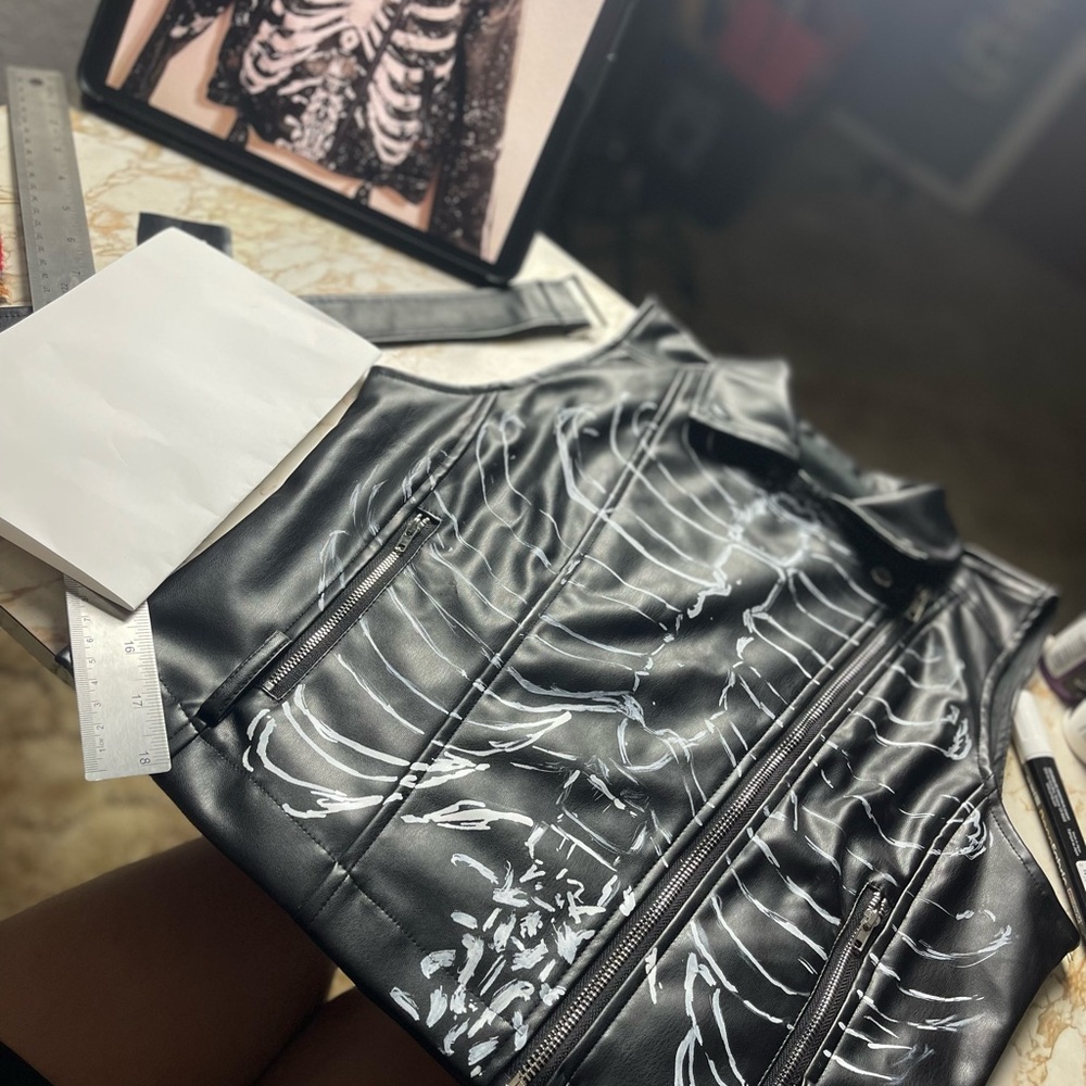 Skeleton Print Black Leather Vest (sz L) - Picture 14 of 14